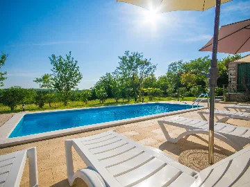 3-Bedroom House with Private Pool in Nedešćina