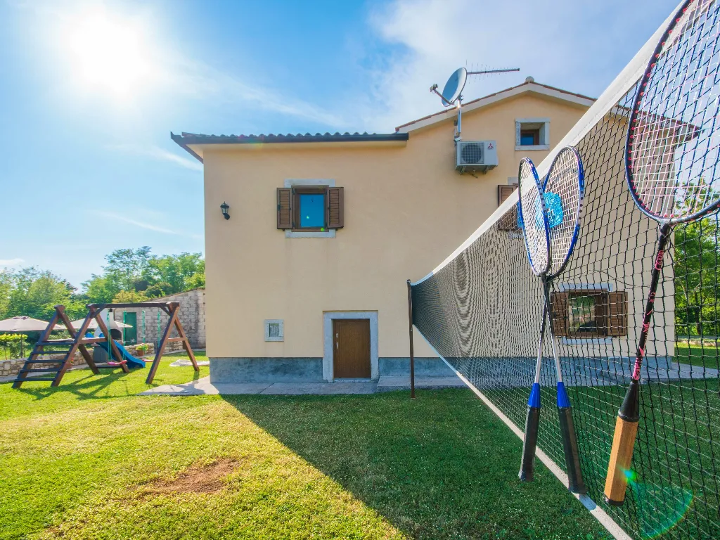 3-Bedroom House with Private Pool in Nedešćina