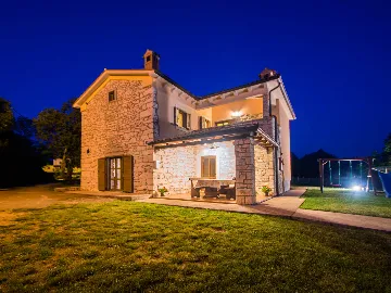 3-Bedroom House with Private Pool in Nedešćina