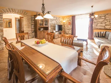 3-Bedroom House with Private Pool in Nedešćina