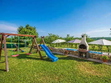 3-Bedroom House with Private Pool in Nedešćina