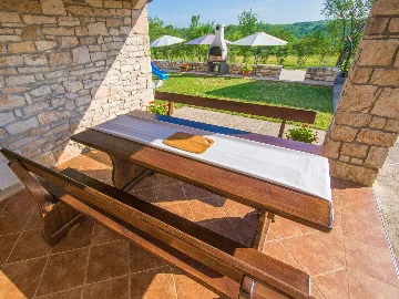3-Bedroom House with Private Pool in Nedešćina