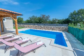 2-Bedroom House with Pool in Rovinj