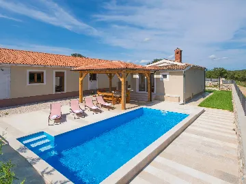 2-Bedroom House with Pool in Rovinj