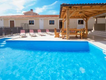 2-Bedroom House with Pool in Rovinj