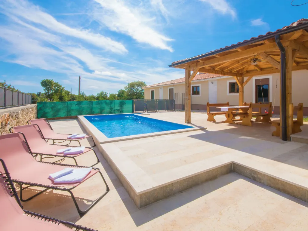 2-Bedroom House with Pool in Rovinj