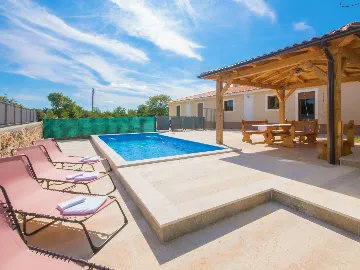 2-Bedroom House with Pool in Rovinj