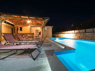 2-Bedroom House with Pool in Rovinj