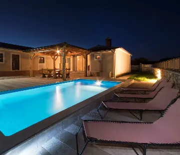 2-Bedroom House with Pool in Rovinj