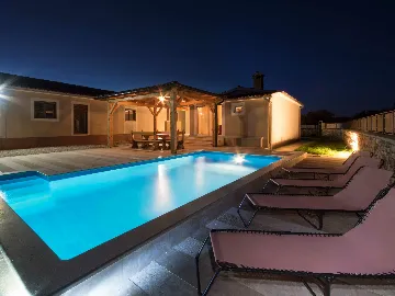 2-Bedroom House with Pool in Rovinj