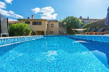 3-Bedroom House with Private Pool in Žminj