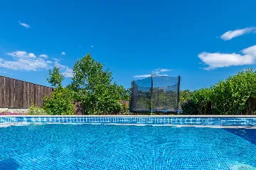 3-Bedroom House with Private Pool in Žminj