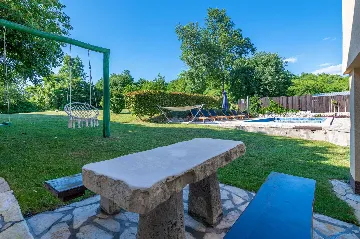 3-Bedroom House with Private Pool in Žminj