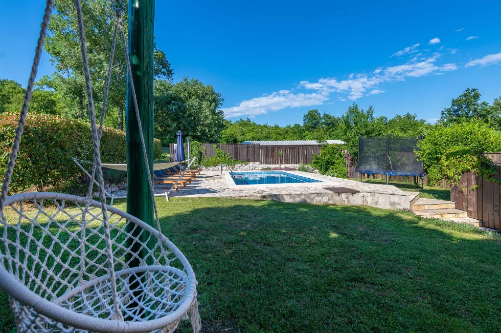 3-Bedroom House with Private Pool in Žminj