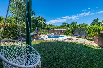 3-Bedroom House with Private Pool in Žminj