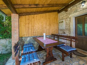 3-Bedroom House with Private Pool in Žminj