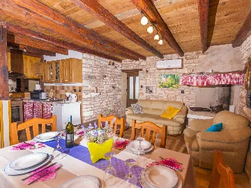 3-Bedroom House with Private Pool in Žminj