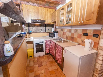 3-Bedroom House with Private Pool in Žminj