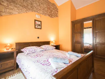 3-Bedroom House with Private Pool in Žminj