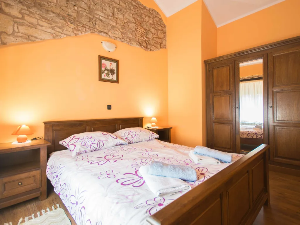 3-Bedroom House with Private Pool in Žminj