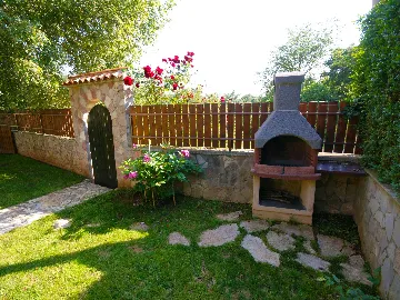 3-Bedroom House with Private Pool in Žminj