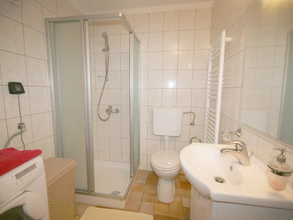 3-Bedroom House with Private Pool in Žminj