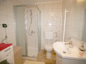 3-Bedroom House with Private Pool in Žminj
