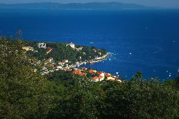 3-Bedroom House with Private Pool in Labin