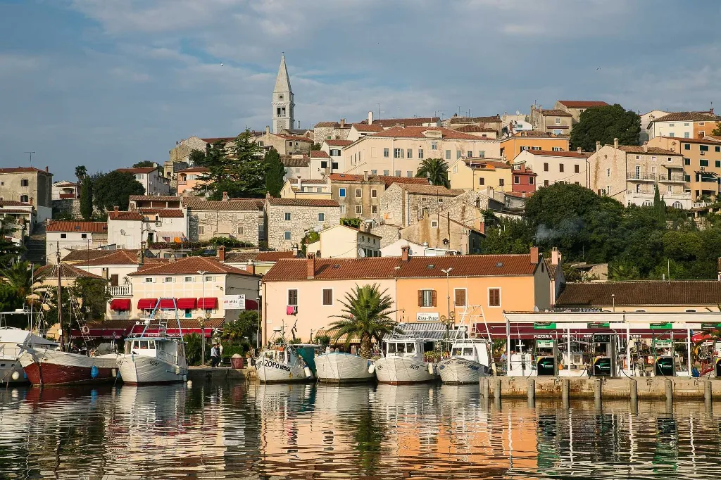 3-Bedroom House with Private Pool in Labin