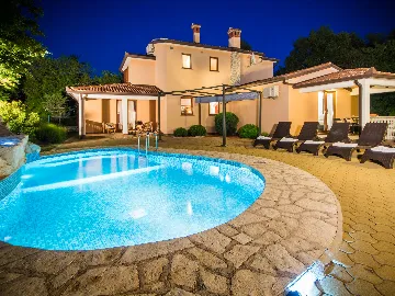 3-Bedroom House with Private Pool in Labin