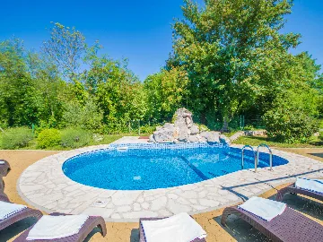 3-Bedroom House with Private Pool in Labin