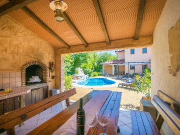 3-Bedroom House with Private Pool in Labin