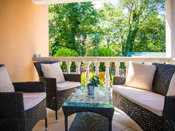 3-Bedroom House with Private Pool in Labin