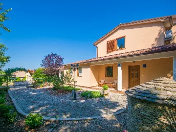 3-Bedroom House with Private Pool in Labin