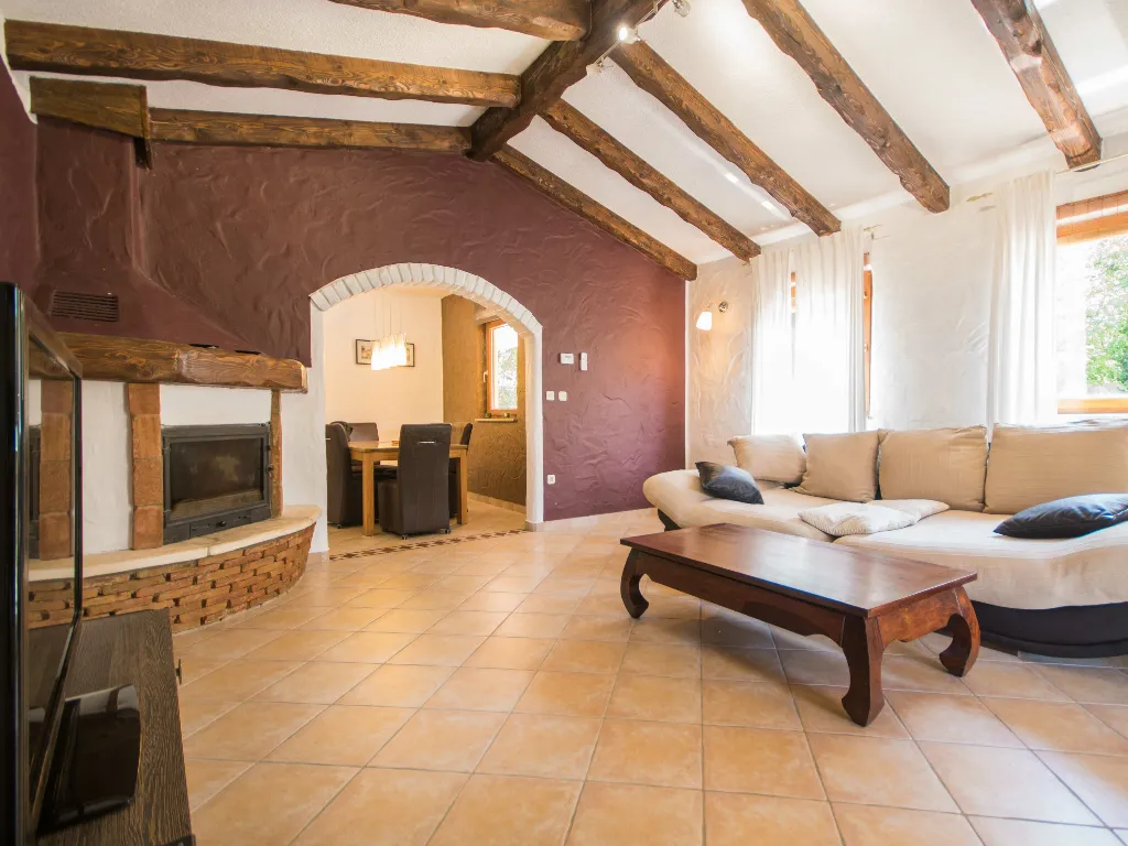 3-Bedroom House with Private Pool in Labin