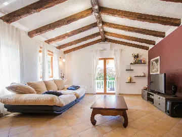 3-Bedroom House with Private Pool in Labin