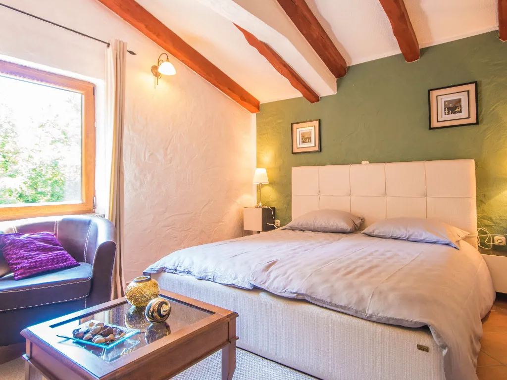 3-Bedroom House with Private Pool in Labin