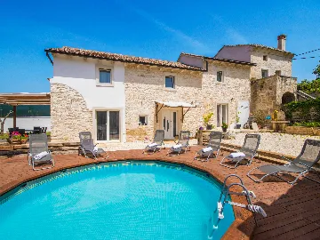 Pet-Friendly 4-Bedroom House for 10 Guests Žminj