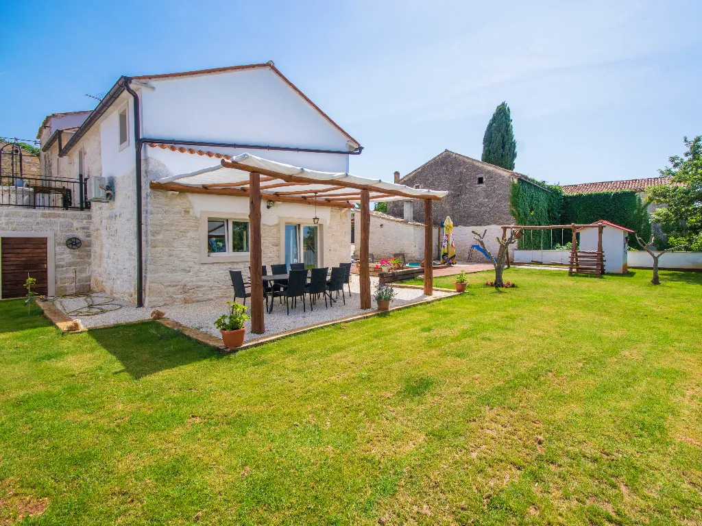Pet-Friendly 4-Bedroom House for 10 Guests Žminj