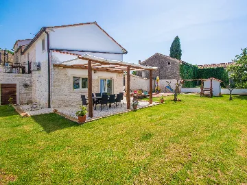 Pet-Friendly 4-Bedroom House for 10 Guests Žminj