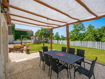 Pet-Friendly 4-Bedroom House for 10 Guests Žminj