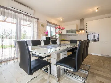 Pet-Friendly 4-Bedroom House for 10 Guests Žminj