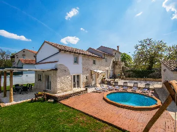 Pet-Friendly 4-Bedroom House for 10 Guests Žminj