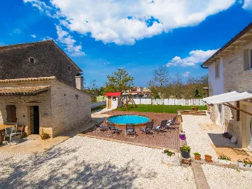 Pet-Friendly 4-Bedroom House for 10 Guests Žminj