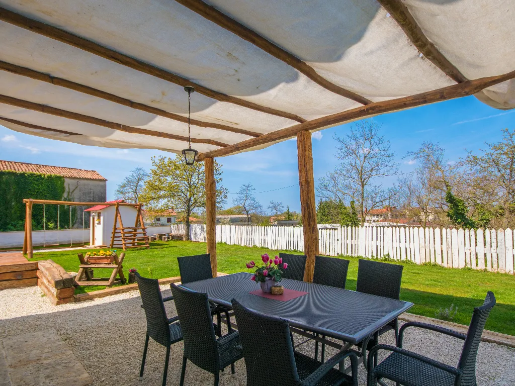 Pet-Friendly 4-Bedroom House for 10 Guests Žminj