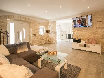 Pet-Friendly 4-Bedroom House for 10 Guests Žminj