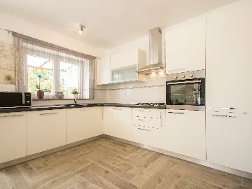 Pet-Friendly 4-Bedroom House for 10 Guests Žminj
