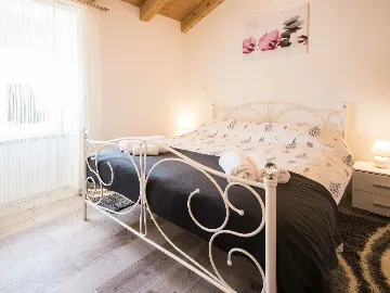 Pet-Friendly 4-Bedroom House for 10 Guests Žminj