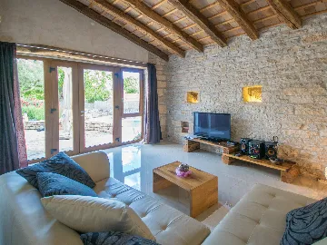 Pet-Friendly House with Private Pool in Pazin