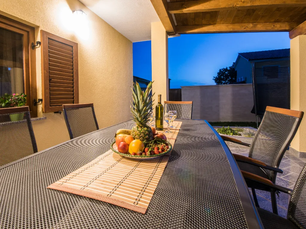 2-Bedroom House in Tinjan for Up to 5 Guests